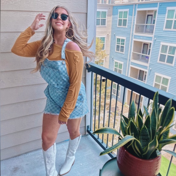 Meet your Posher, Colby - Picture 3 of 16